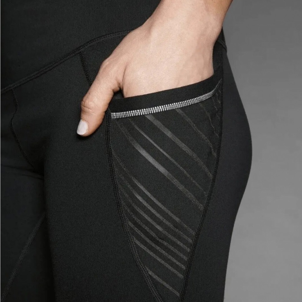 Athleta shimmer stripe relay tight 2.0 black Lycra running yoga gym run size XS